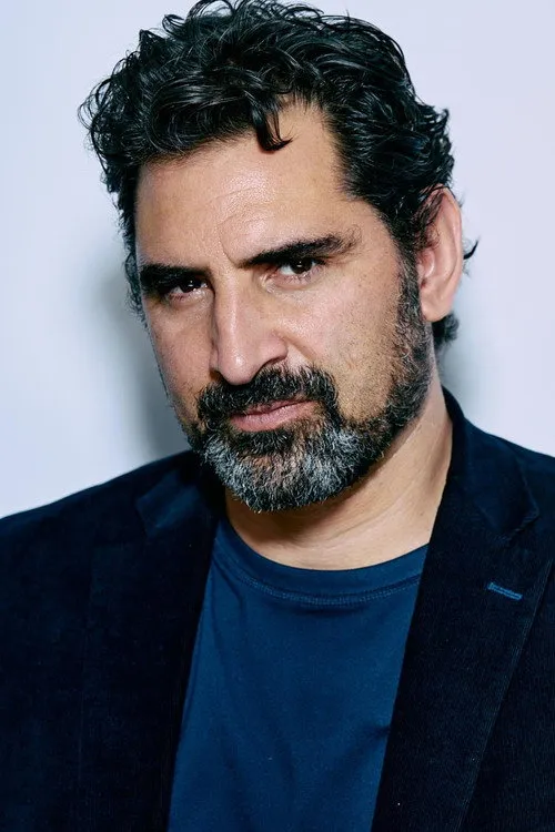 Eric Michael Kochmer interpretando a Ricky Ray