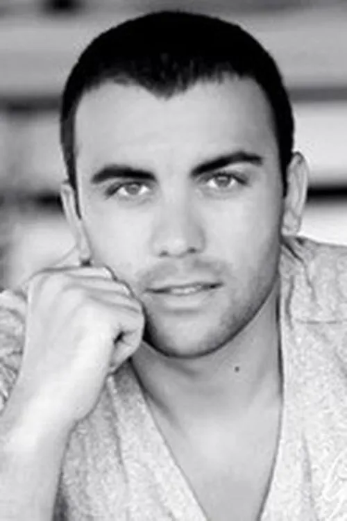 Eric Parker interpretando a 