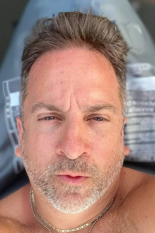 Michael Musto ha trabajado con Eric Spade Rivas en 3 ocasiones