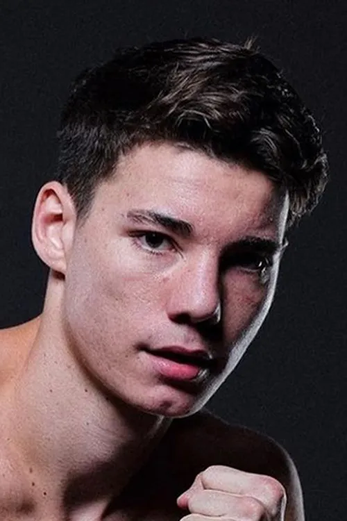 Eric Tudor interpretando a Self