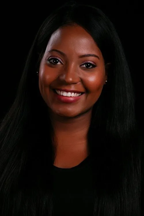 Erica Chissapa interpretando a Kifunji