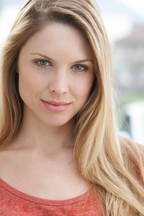 Erica Eynon interpretando a Sparkle