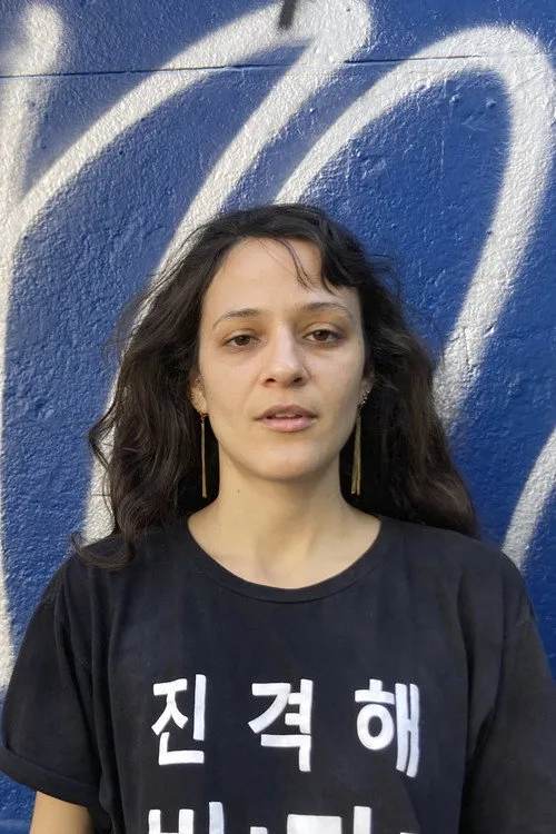 Erica Maradona interpretando a Self