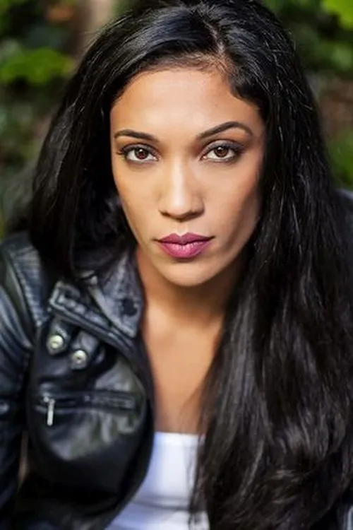 Erica Mathlin interpretando a Margarite Montero