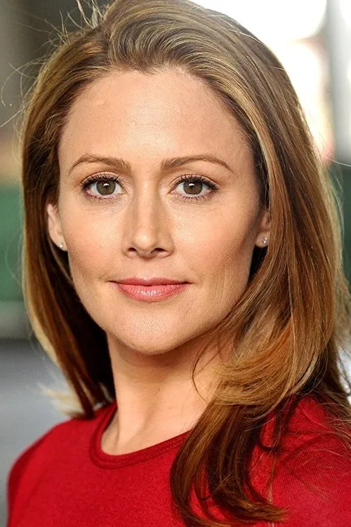 Erica Shaffer interpretando a Sloan Foster