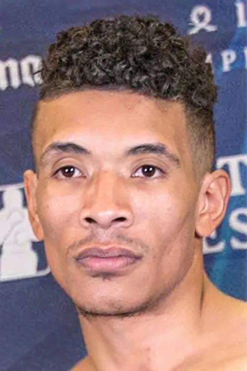 Erick Bone interpretando a Self