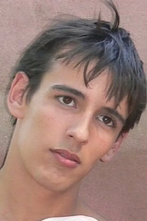 Erick interpretando a (archive footage)