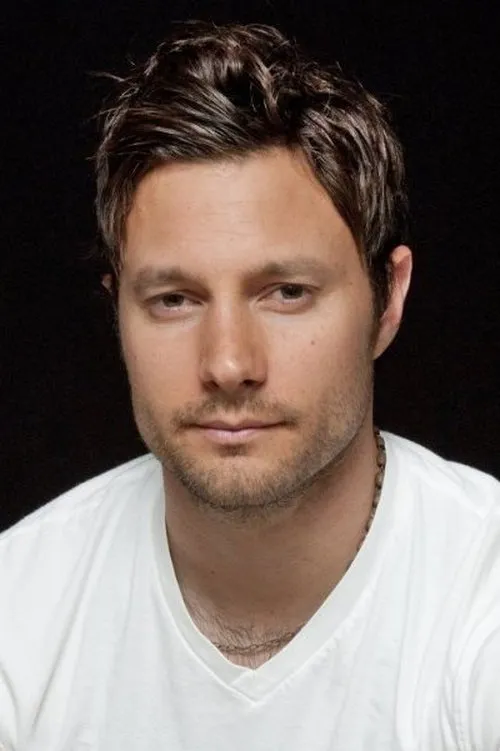 Hisonni Mustafa ha trabajado con Erik David Barber en 1 ocasiones