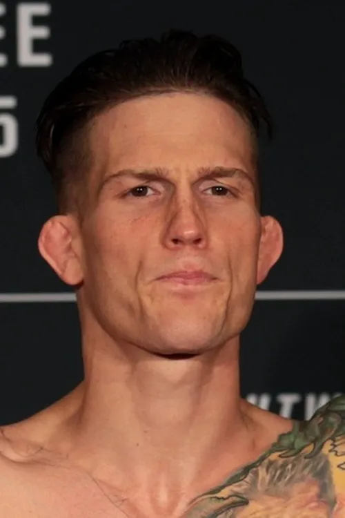 Erik Koch interpretando a Self