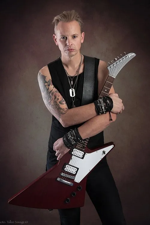 Erik Mårtensson interpretando a Himself