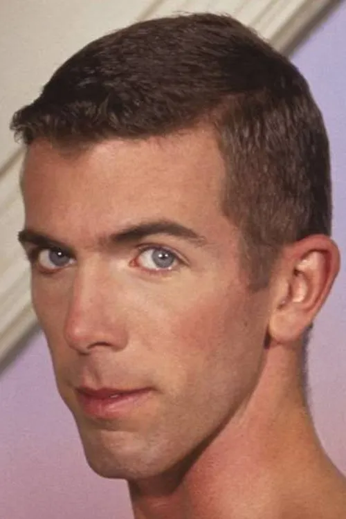 Erik Michaels interpretando a