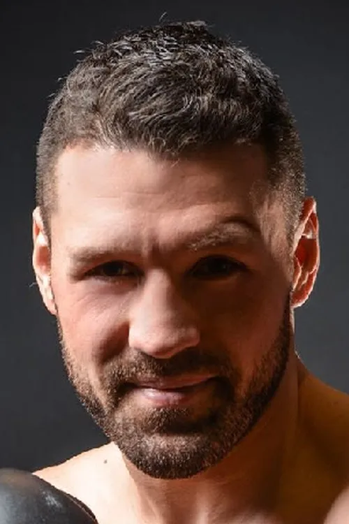 Erik Pfeifer interpretando a Self