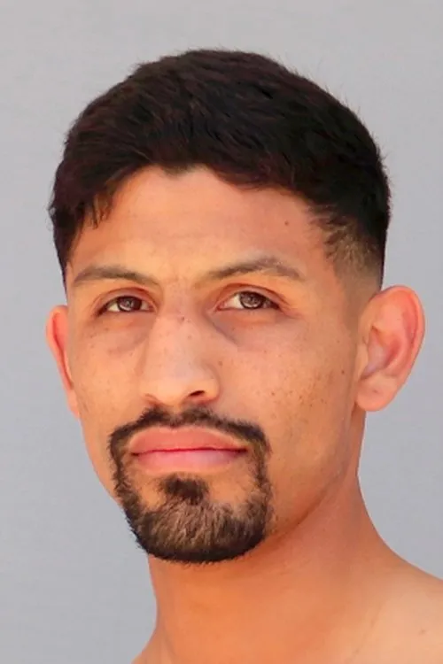 Erik Robles interpretando a Self