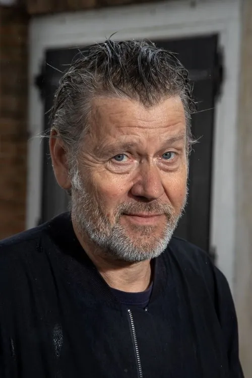 Erik van der Hoff — personaje: Self - Host