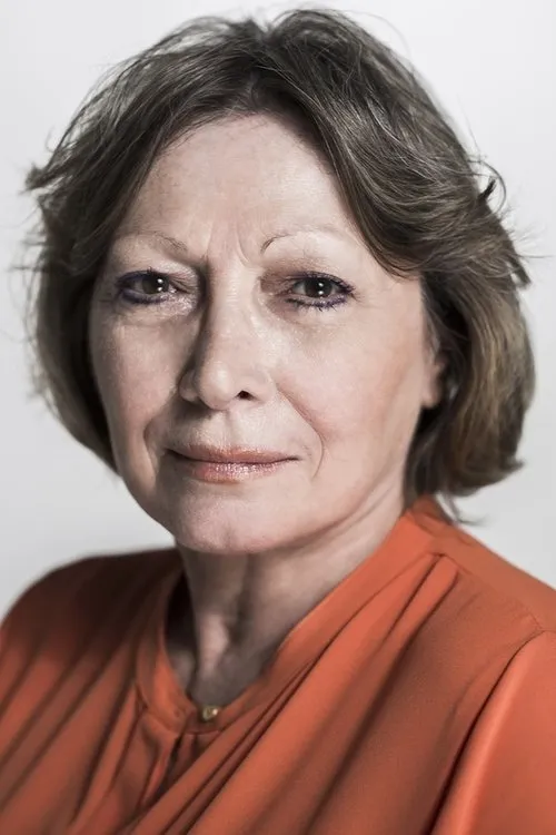 Erika Bodnár interpretando a No