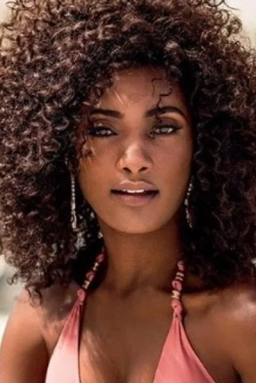Erika Januza en su biografía y filmografía