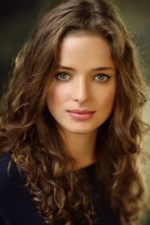 Erika Kaar — personaje: Hania