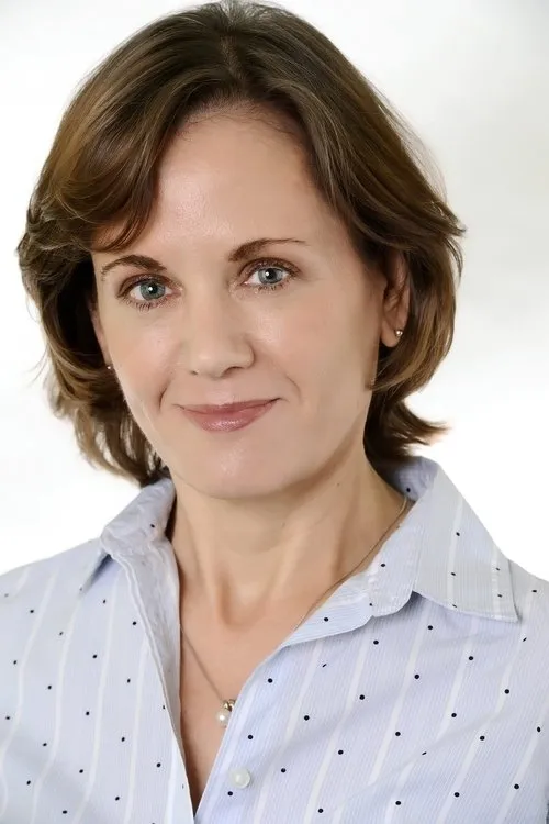 Erin Flynn interpretando a Josephine Morgenthau