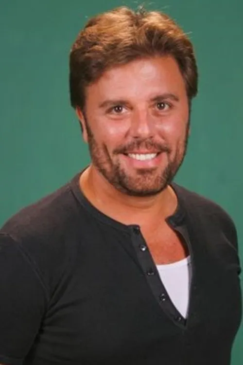 Ernando Tiago — personaje: Cabral