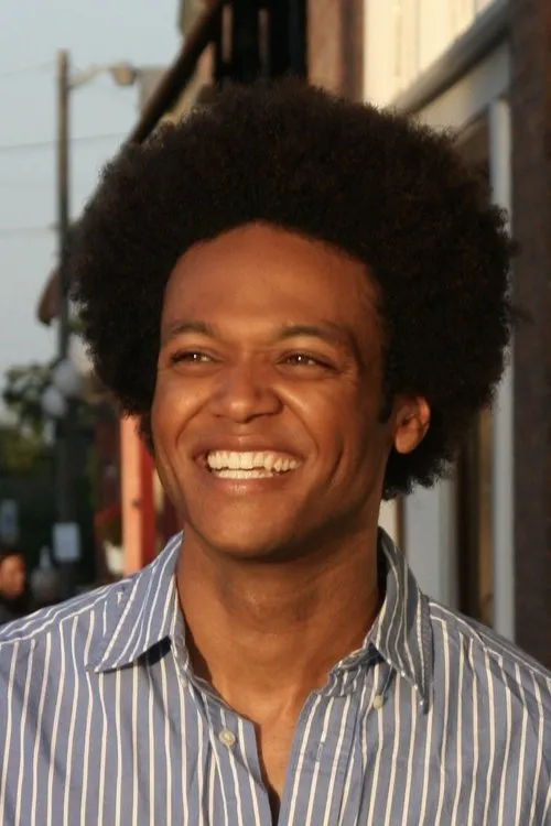 Alyssa Bryer ha trabajado con Ernest James en 1 ocasiones