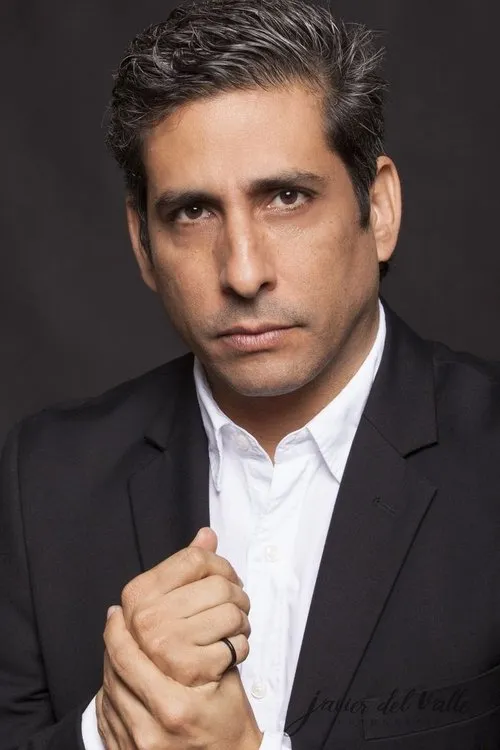 Ernesto Concepción Moreau interpretando a Governor Carlos García