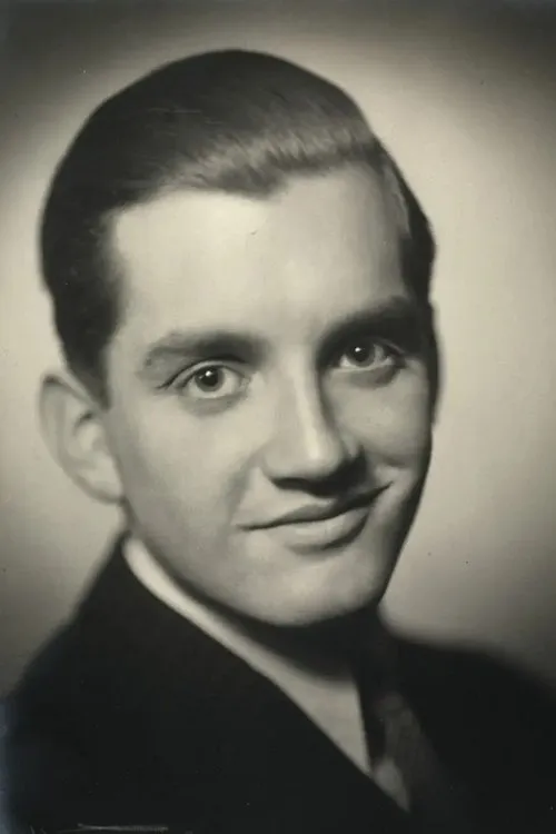 Ernst Diesen interpretando a Bertram Brusefjær, oberstløytnant