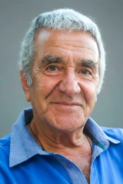 Erol Batıbeki interpretando a