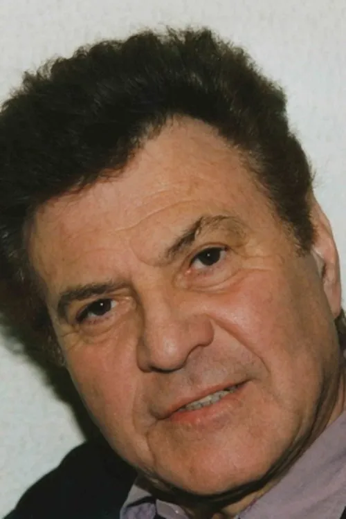 Erwin Strahl interpretando a Toni Stein