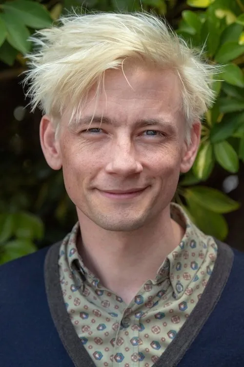 Esben Smed interpretando a 