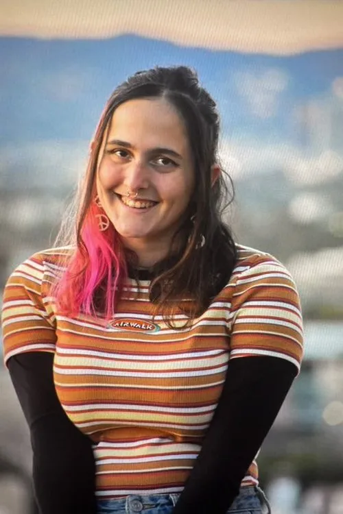 Logan Weisberg ha trabajado con Esme Zohn en 3 ocasiones