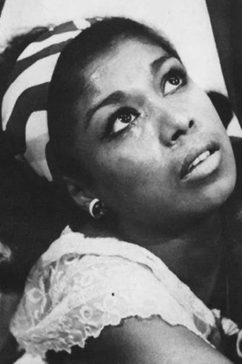 Esmeray interpretando a Fellah