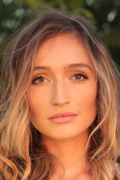 Essa O'Shea interpretando a Amanda