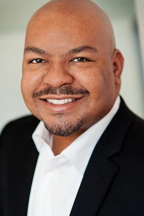 Essex O'Brien interpretando a Martin