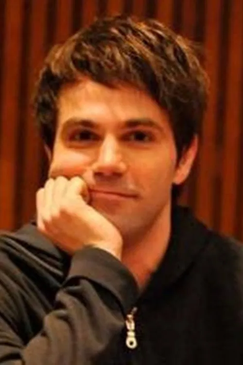 Esteban Coletti interpretando a 