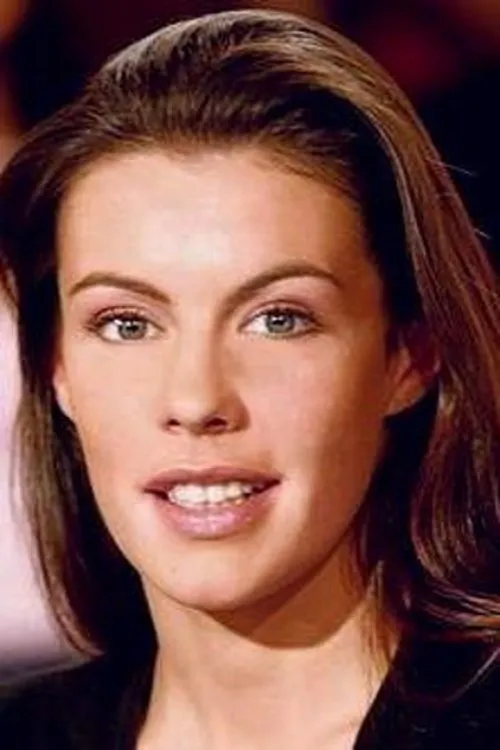 Estelle Desanges interpretando a 