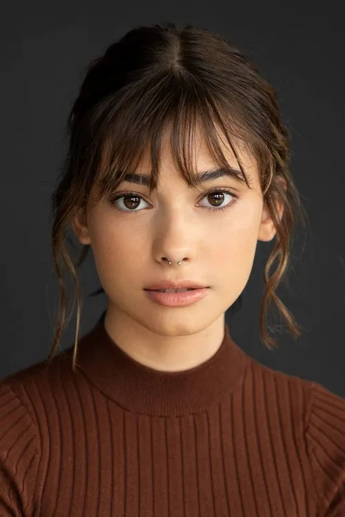 Estelle Fournier — personaje: Victoria