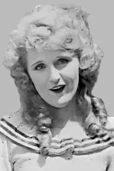 M.J. McCarthy ha trabajado con Estelle Harrison en 2 ocasiones