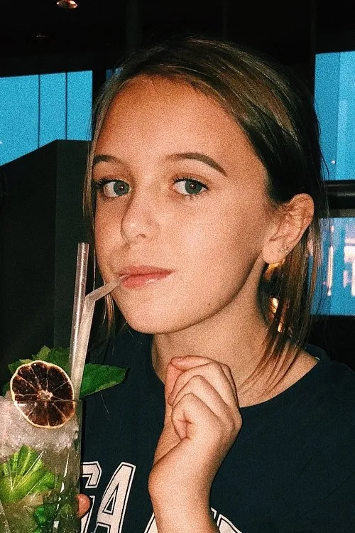 Oldoz Javidi ha trabajado con Ester Vuori en 1 ocasiones