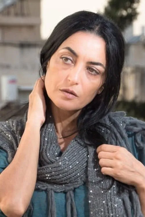 Esti Yerushalmi interpretando a The Teacher