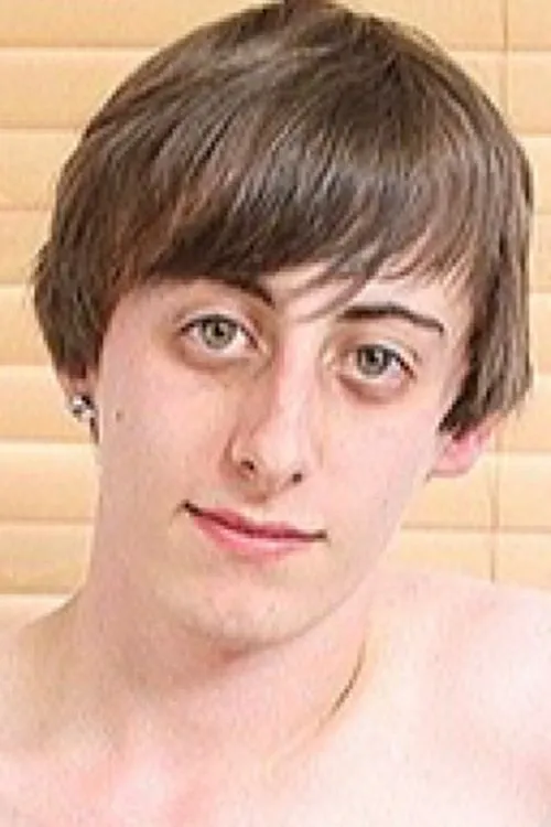 Ethan Knight interpretando a 