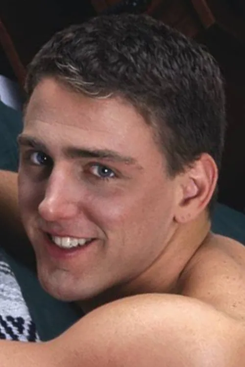 Ethan Michael Ayers interpretando a 