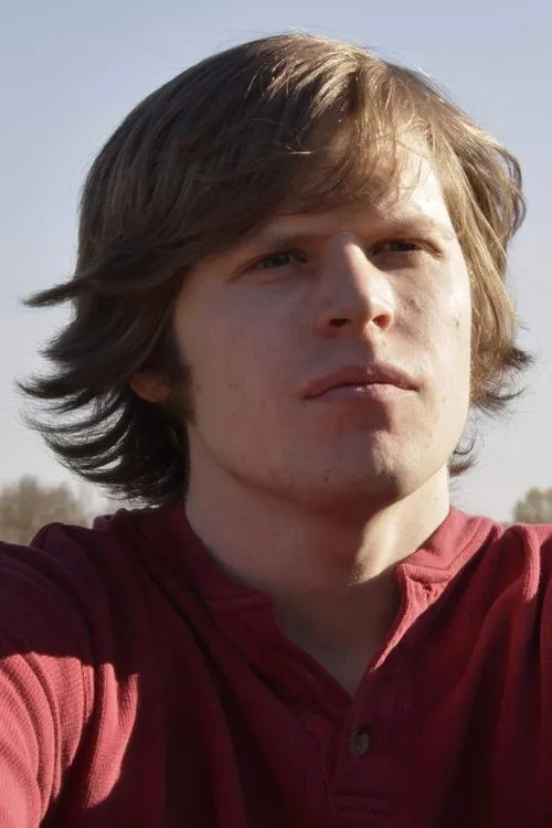 Ethan Philbeck interpretando a Steve