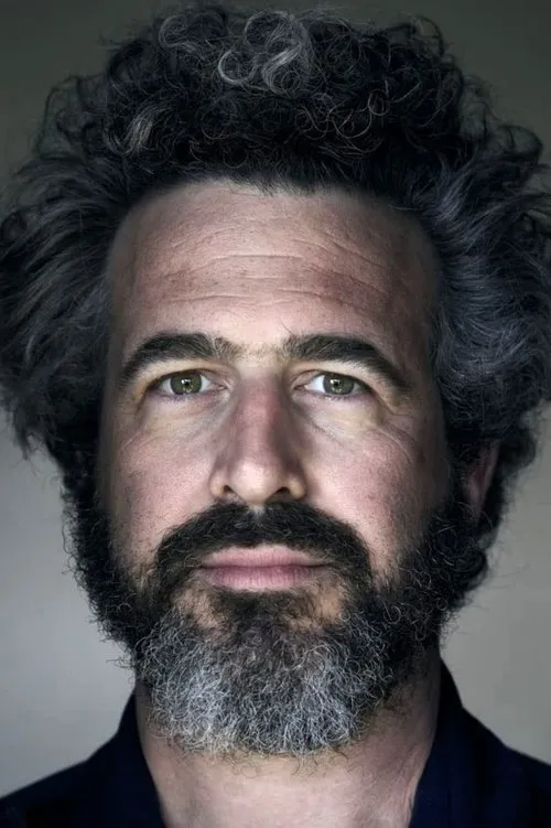 Ethan Sandler interpretando a