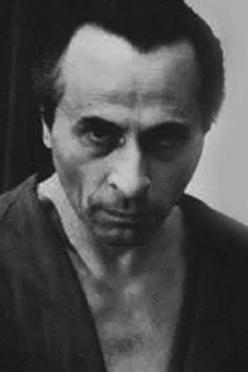 Pierre Prévert ha trabajado con Etienne Decroux en 2 ocasiones