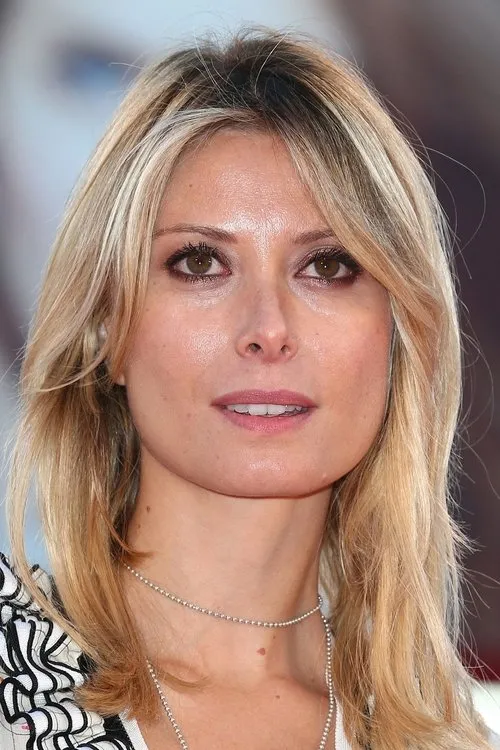 Euridice Axén interpretando a Giada Del Re