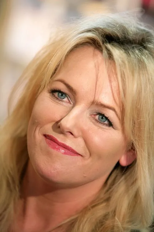 Eva Herman interpretando a Nachbarin