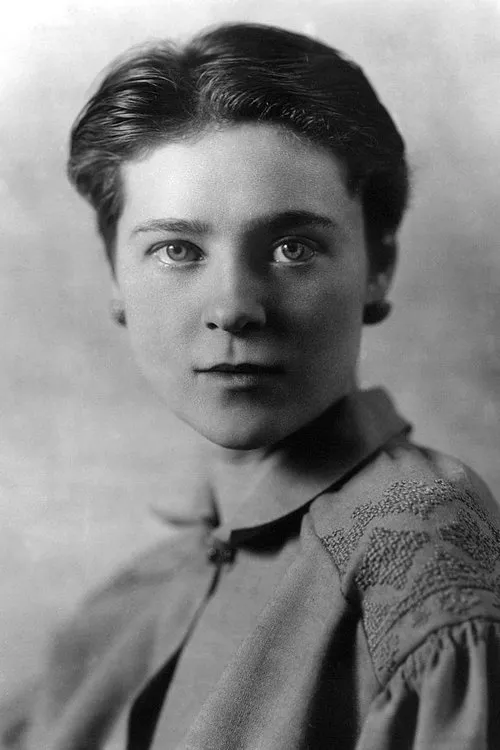 Eva Le Gallienne interpretando a White Queen