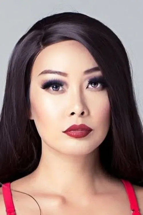 Eva Oh interpretando a 