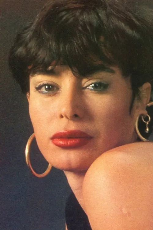 Eva Orlowsky interpretando a 