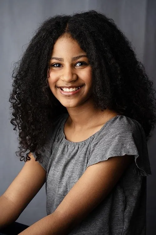 Evangeline Opong-Parry interpretando a Granddaughter